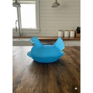 IMPORT Medium Hen On A Nest Frosted Sky Blue Glass New 4.5x3.5"